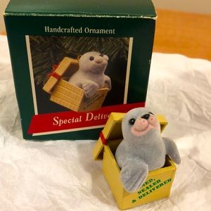 Hallmark MIB 1989 vintage holiday ornament